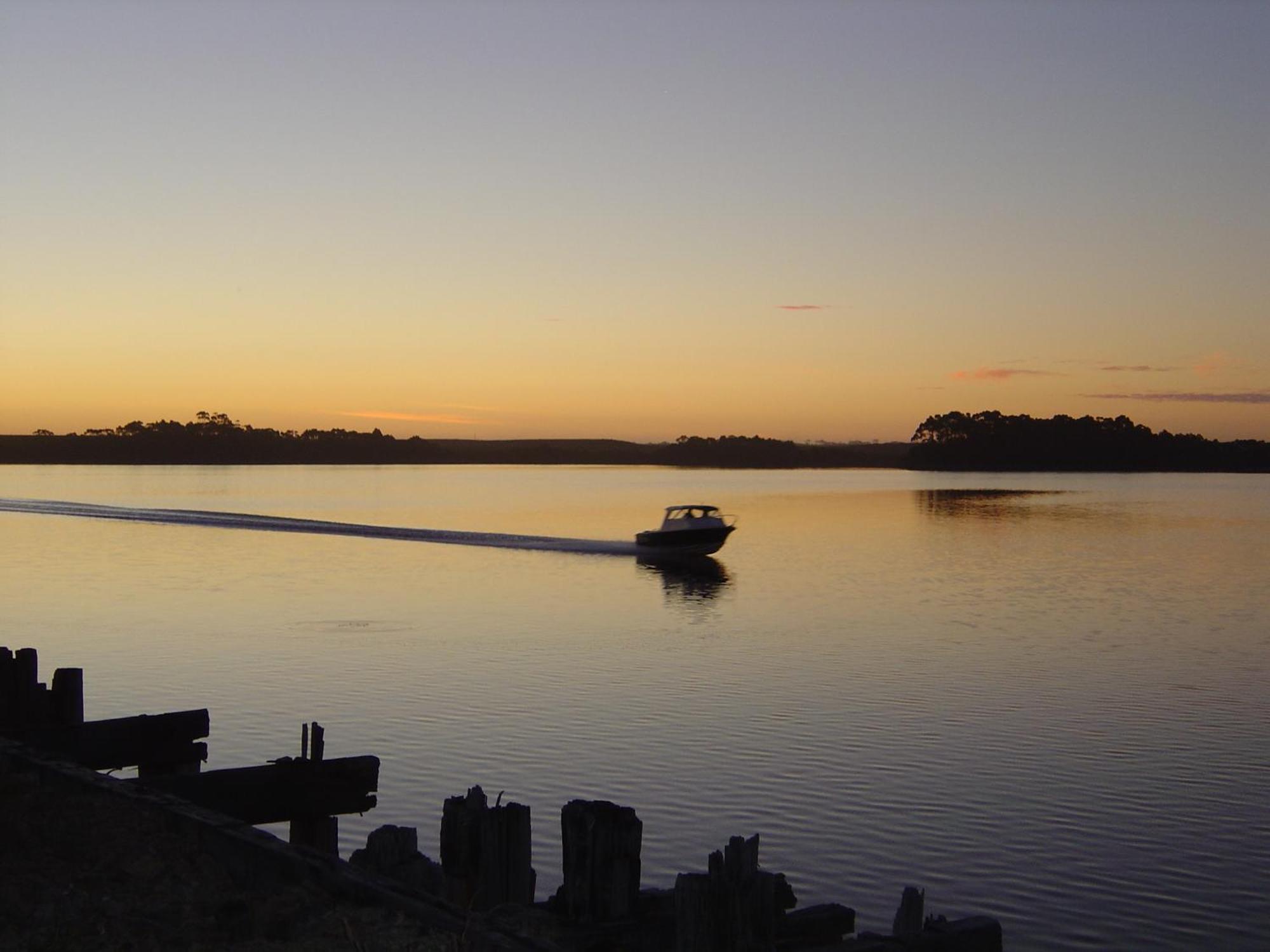 Regatta Point Tavern & Holiday park
