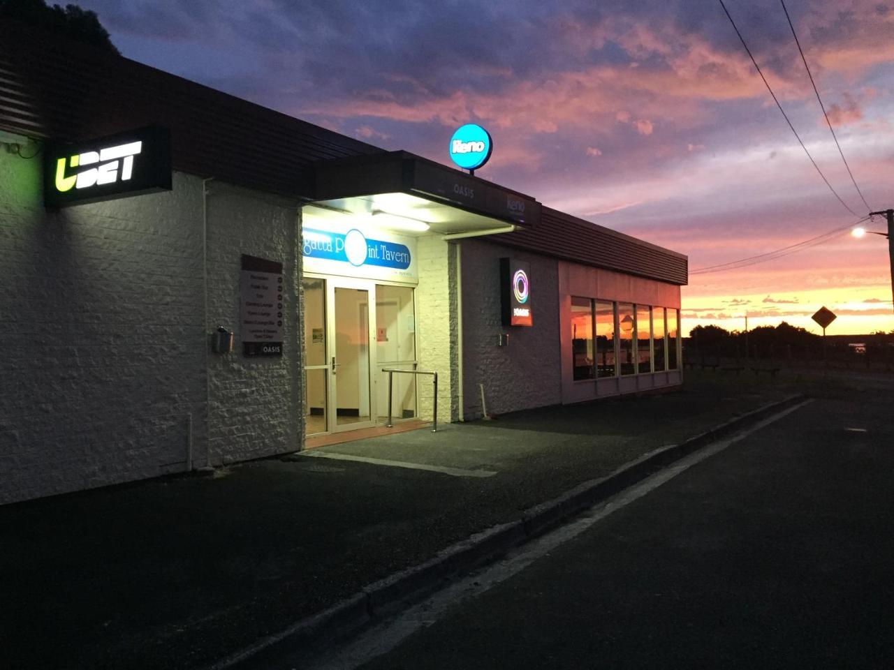 Regatta Point Tavern & Holiday park 3*